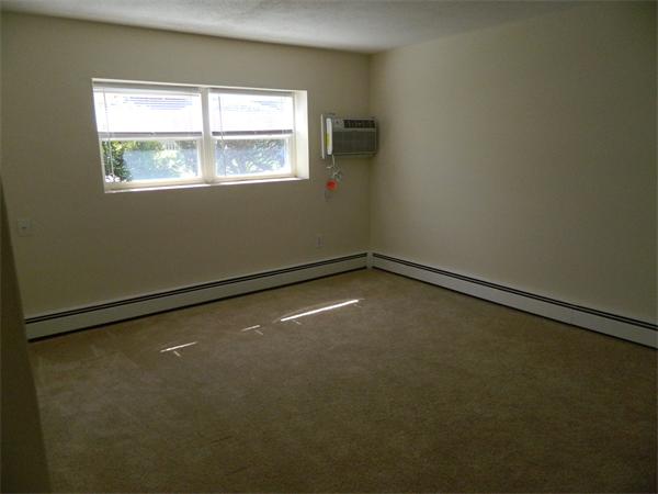 59 Prospect Street, Unit A4 Marblehead, MA 01945 - Photo 3 of 6 an empty room with a window