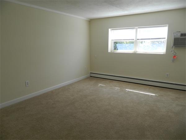 59 Prospect Street, Unit A4 Marblehead, MA 01945 - Photo 4 of 6 an empty room with a window