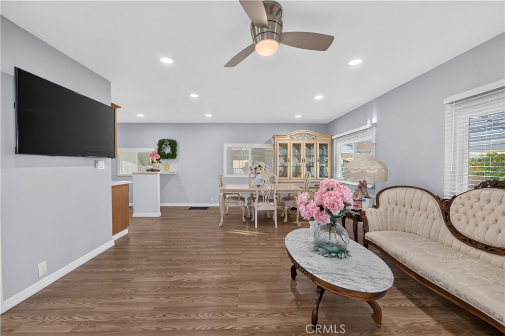3700 Buchanan Street, Unit 72 Riverside, CA 92503 - Photo 3 of 41 Living Room