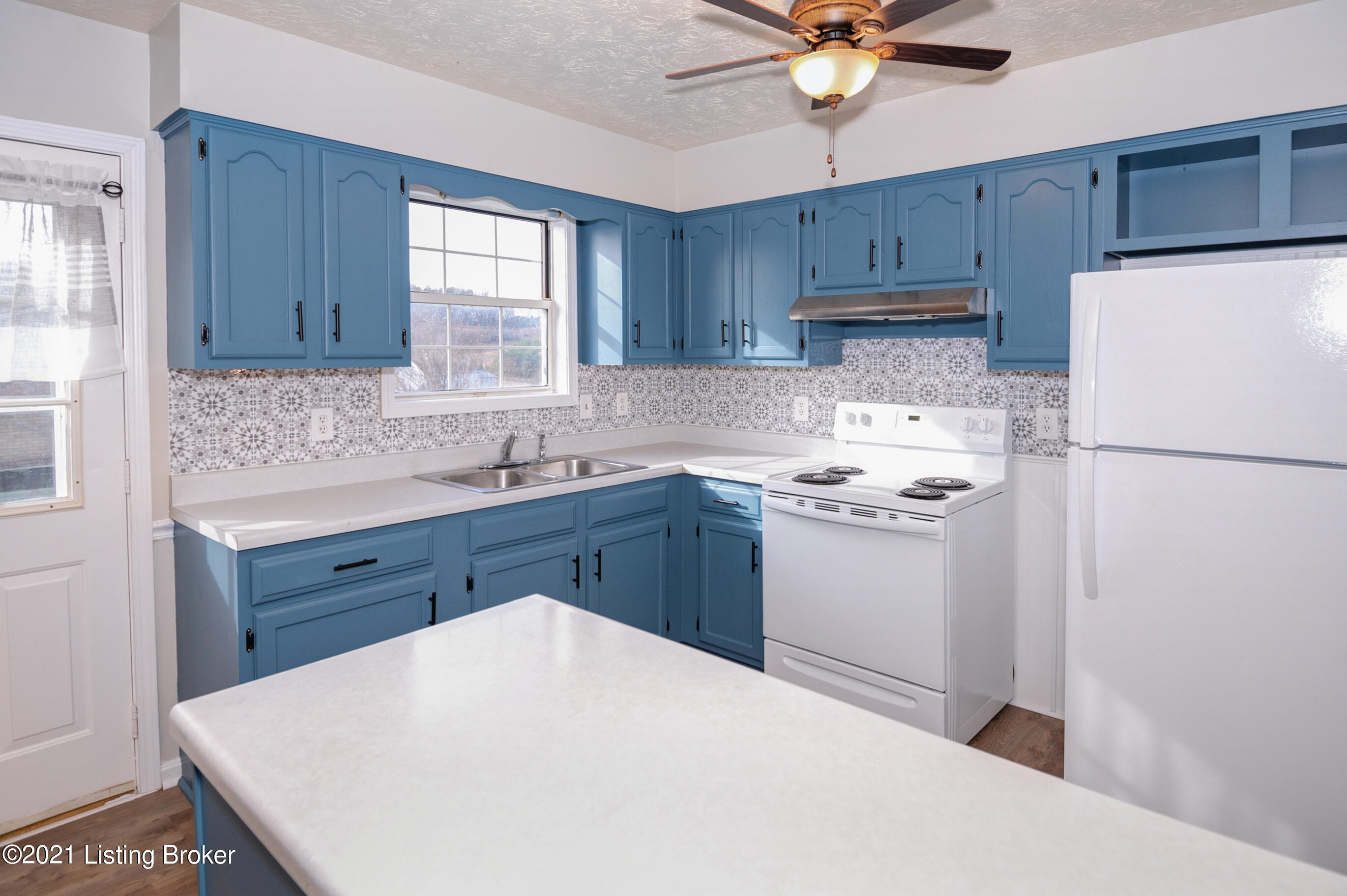 422 Lilac Road Leitchfield, KY 42754 - Photo 1 of 37 422LilacRd-14