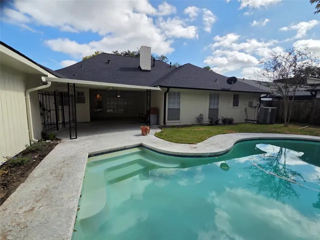 $493,000 | 418 Longview Drive, Sugar Land, TX 77478