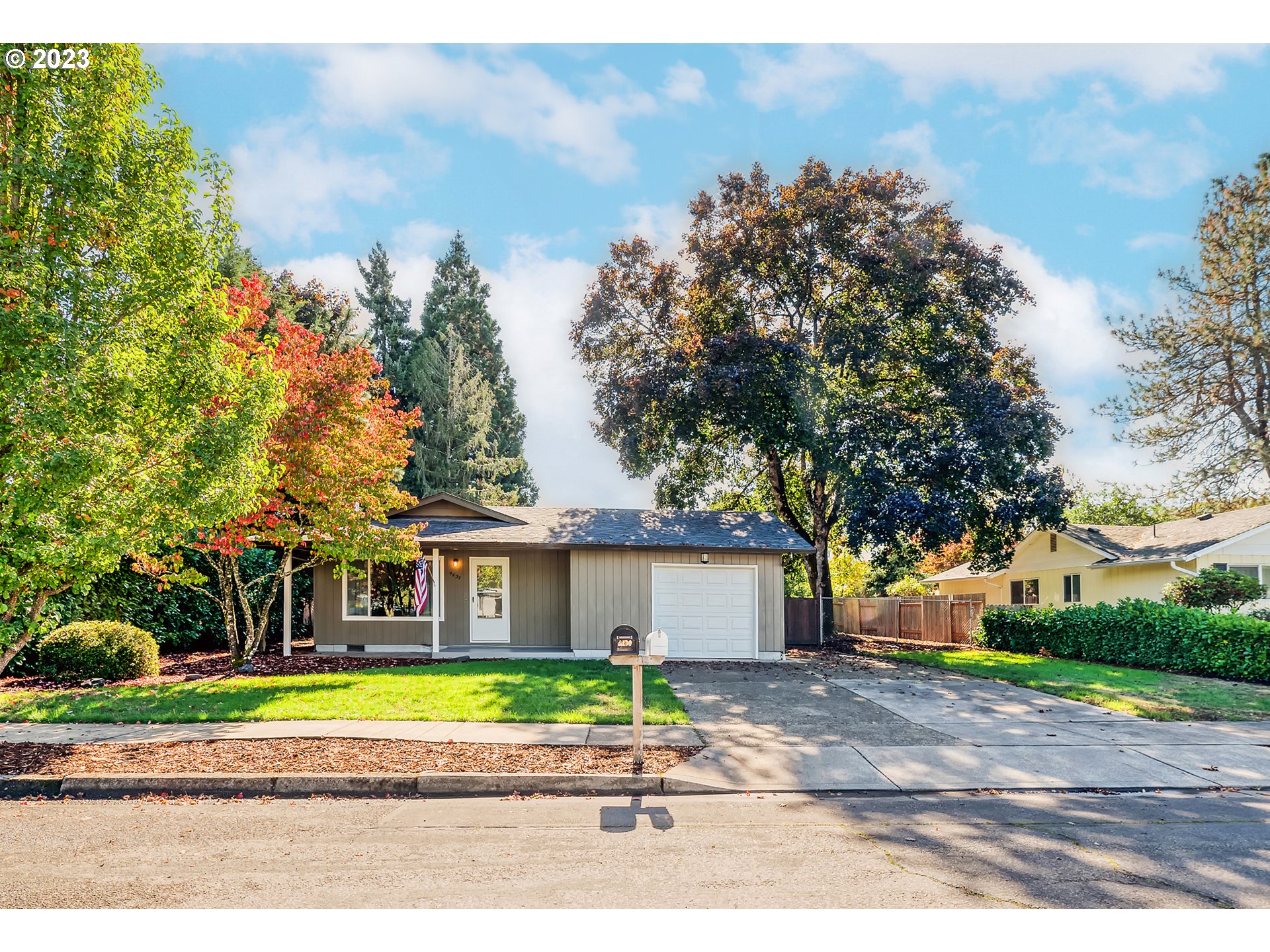 4439 Camellia Street Springfield, OR 97478 - Photo 2 of 31 front view of a house with a yard
