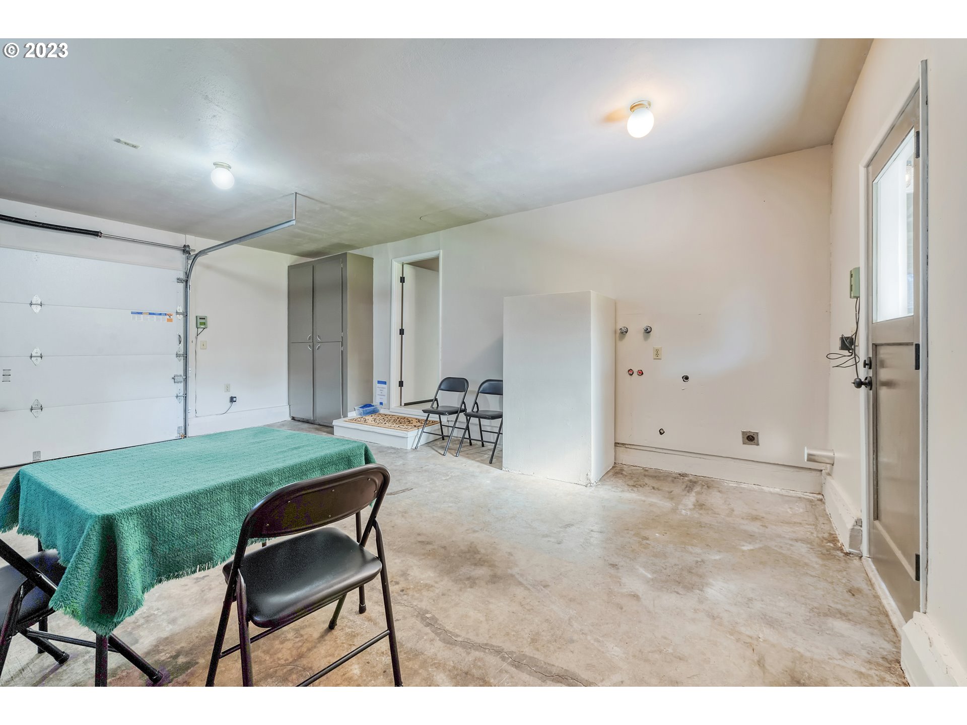 4439 Camellia Street Springfield, OR 97478 - Photo 25 of 31 a room with furniture and a table