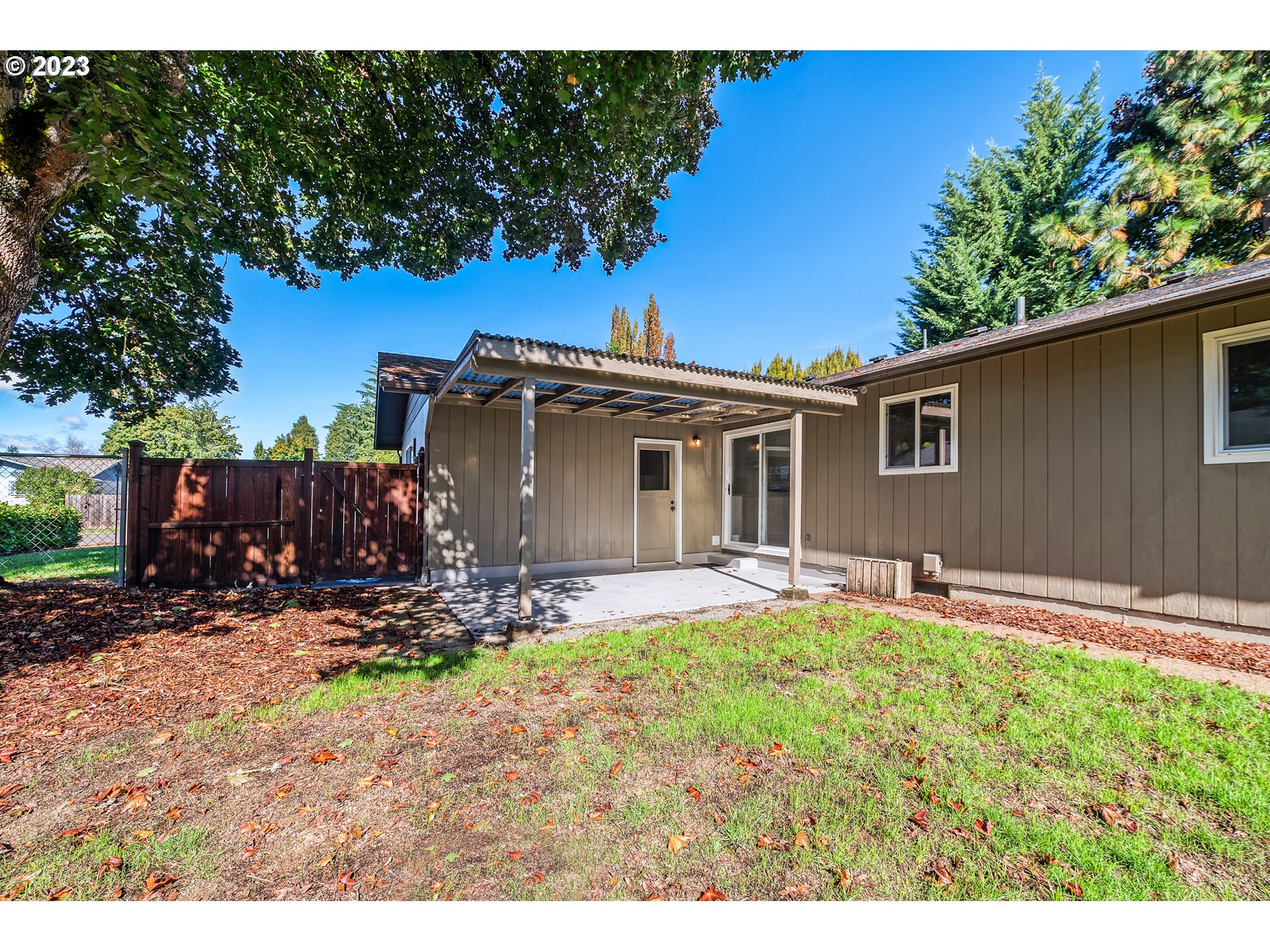 4439 Camellia Street Springfield, OR 97478 - Photo 30 of 31 a backyard of a house with table and chairs