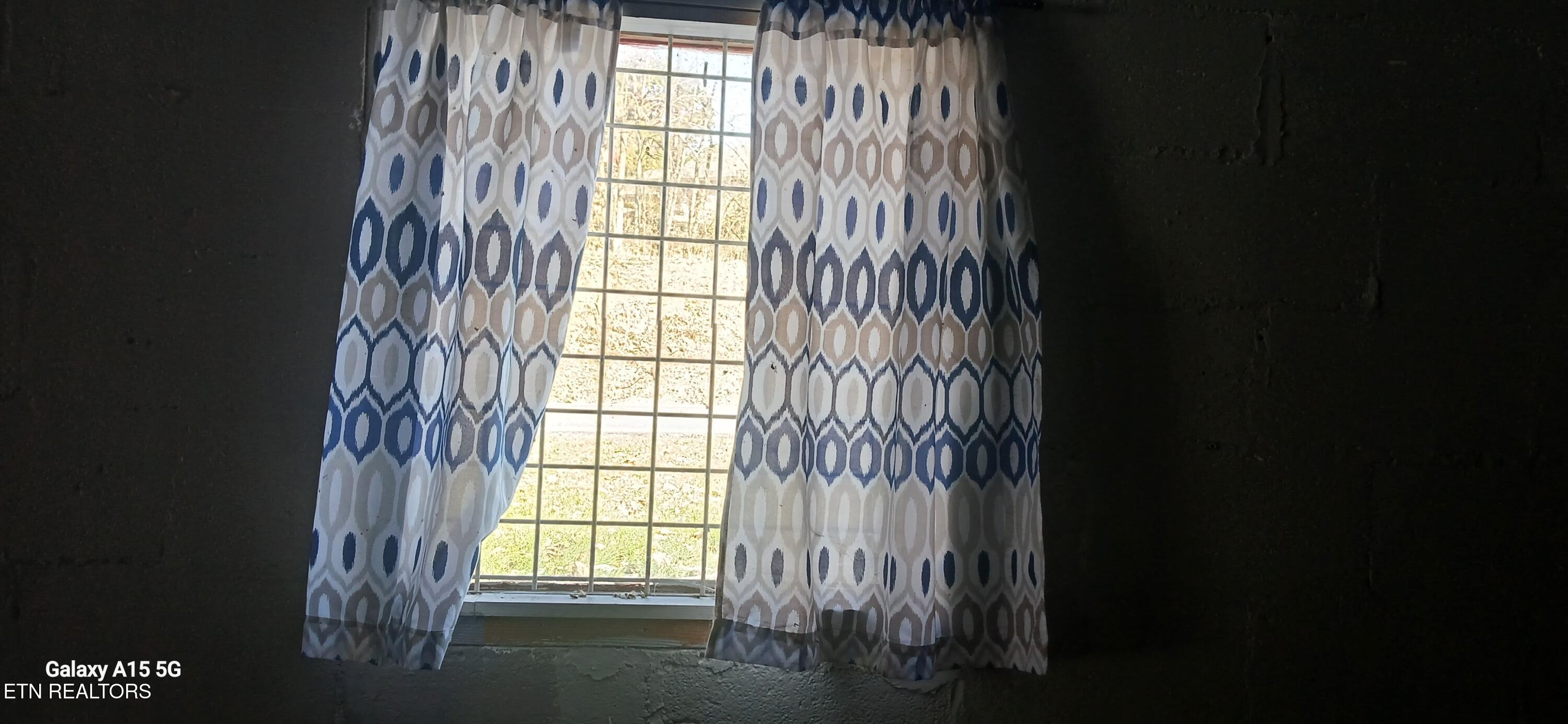 2405 Clearwater Road Athens, TN 37303 - Photo 13 of 17 Front Windows