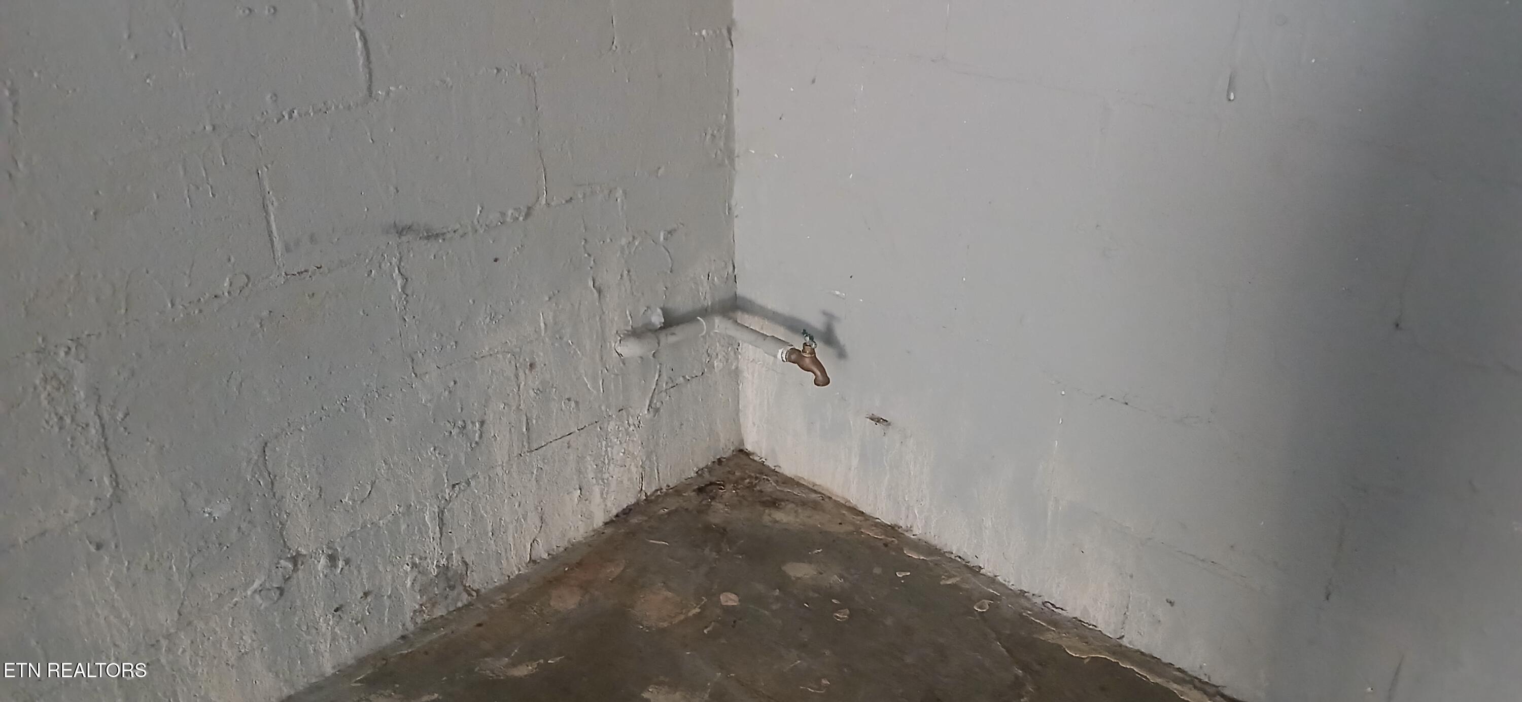 2405 Clearwater Road Athens, TN 37303 - Photo 15 of 17 Interior water access