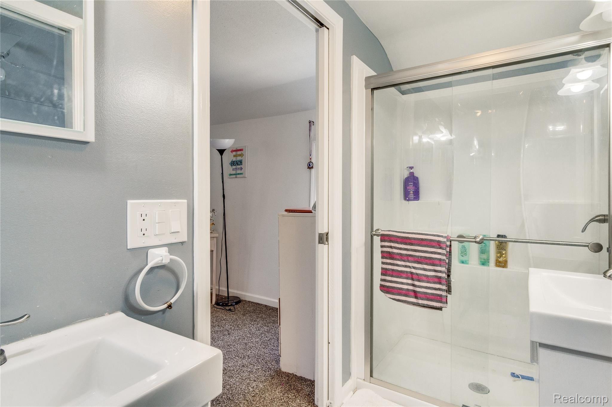417 3rd Street Fenton, MI 48430 - Photo 25 of 37 Interiors (23 of 29).jpg