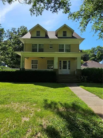 $325,000 | 207 South Ives Street, Highland, KS 66035