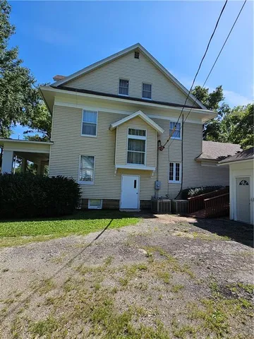 $325,000 | 207 South Ives Street, Highland, KS 66035