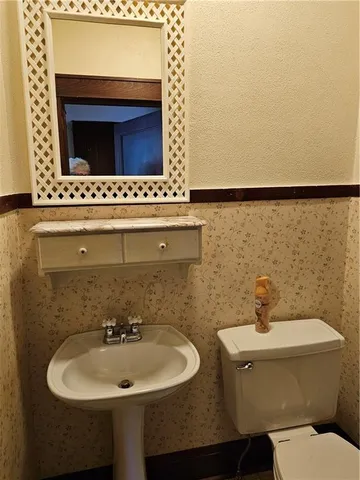 $325,000 | 207 South Ives Street, Highland, KS 66035