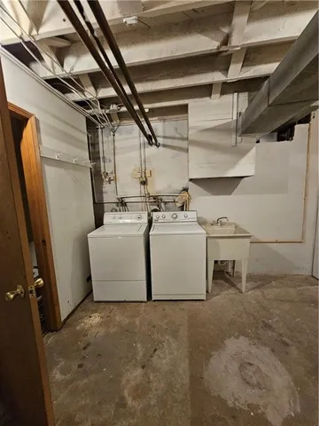 $325,000 | 207 South Ives Street, Highland, KS 66035