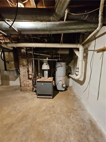 $325,000 | 207 South Ives Street, Highland, KS 66035