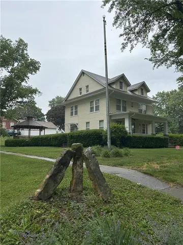 $325,000 | 207 South Ives Street, Highland, KS 66035