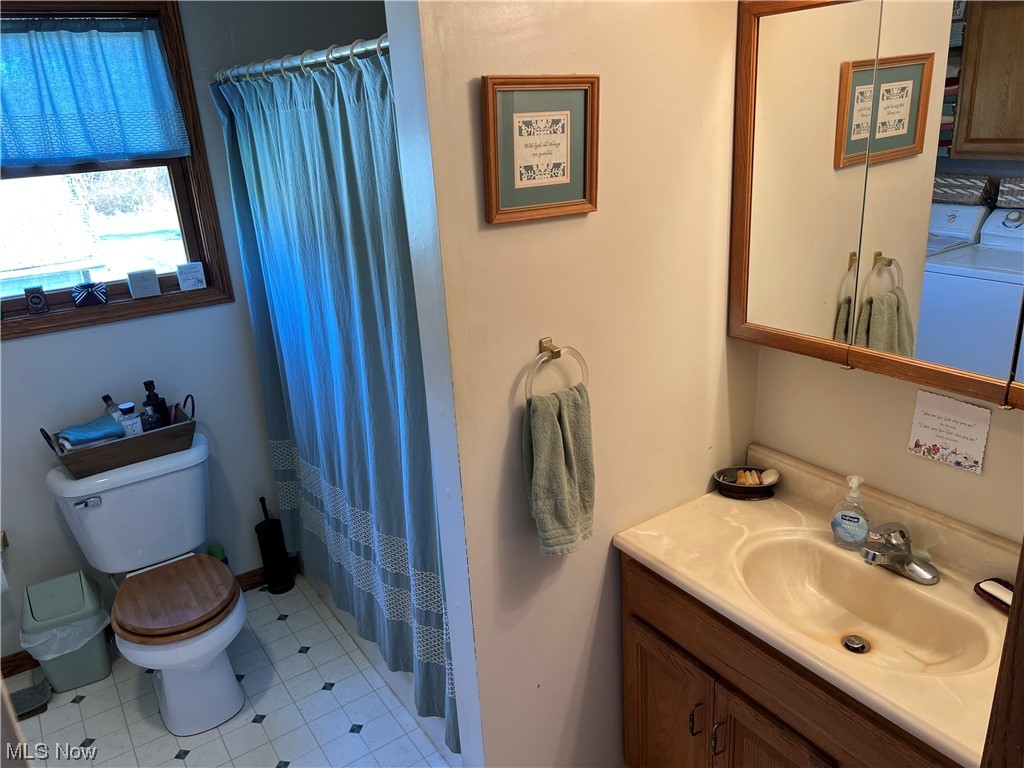 8014 Center Road Ashtabula, OH 44004 - Photo 9 of 23 Main Floor Full Bath