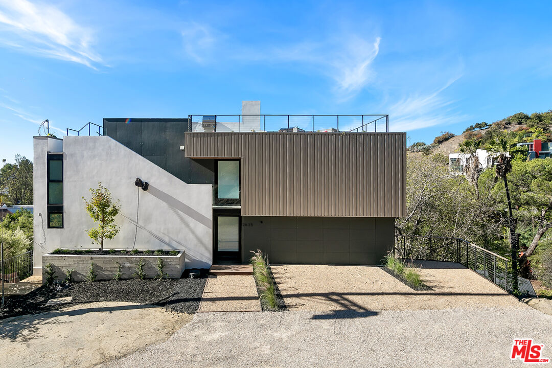 2635 Hargrave Drive, Los Angeles, CA 90068 Compass