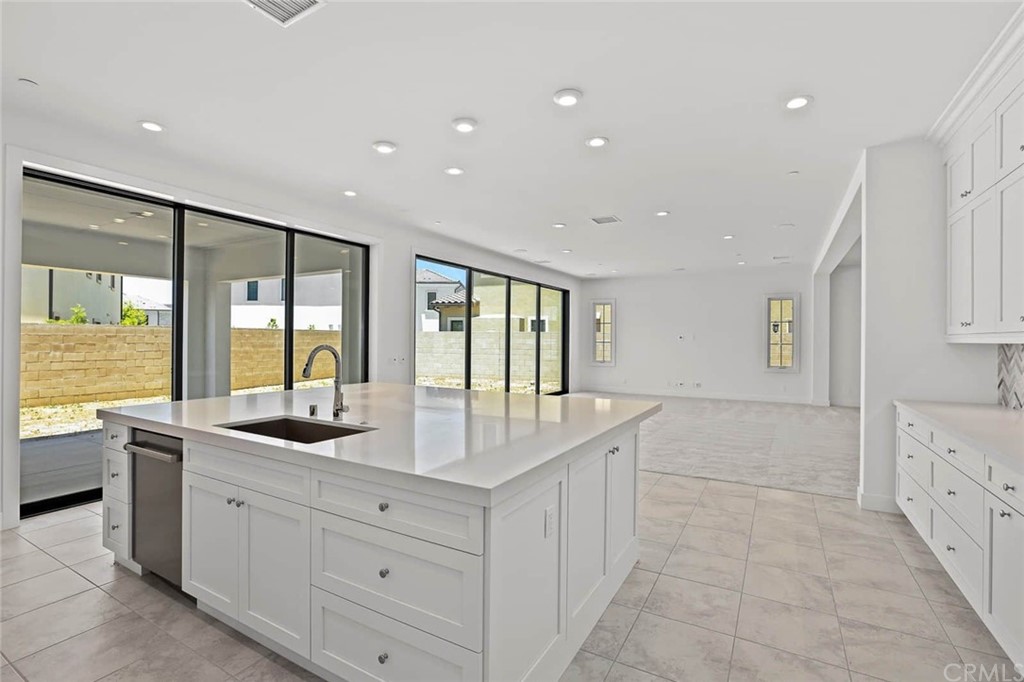 104 Interstellar Irvine, CA 92618 - Photo 5 of 18