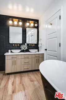 $2,295,000 | 4419 North Clybourn Avenue, Toluca Lake, CA 91602