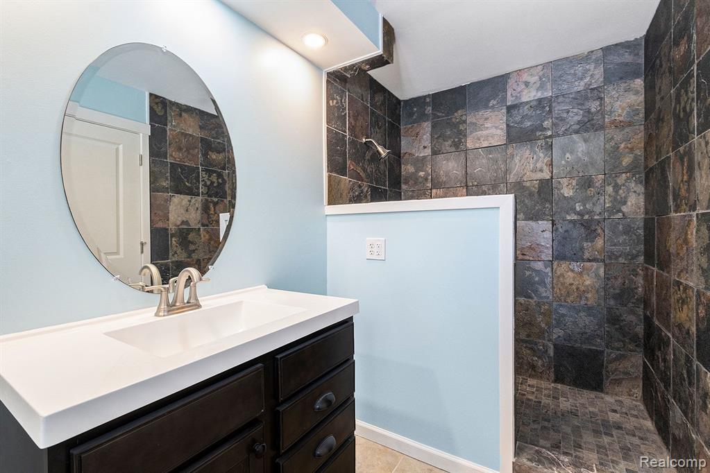 4241 South Vassar Road Davison, MI 48423 - Photo 10 of 24