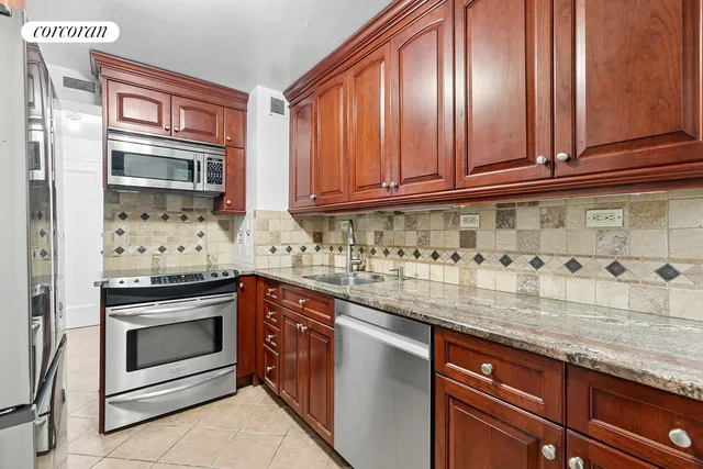 $2,295,000 | 25 East 83rd Street, Unit 2E | Upper East Side