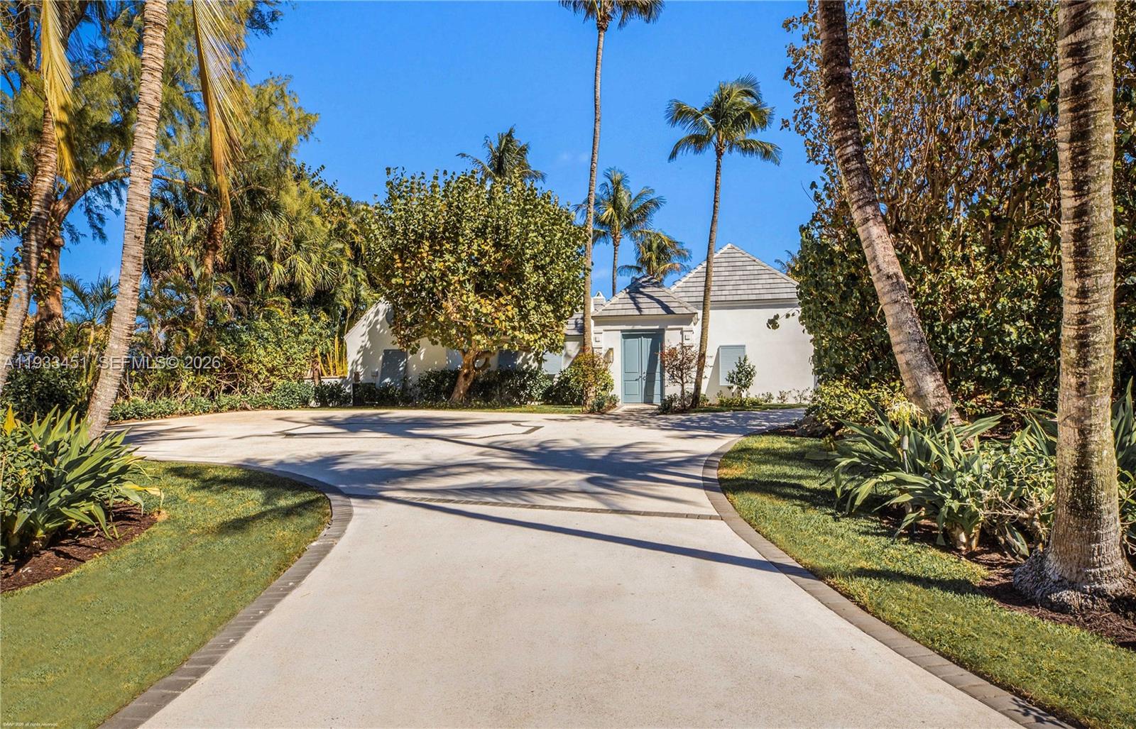 43 North Beach Road Jupiter Island, FL 33455 - Photo 4 of 100