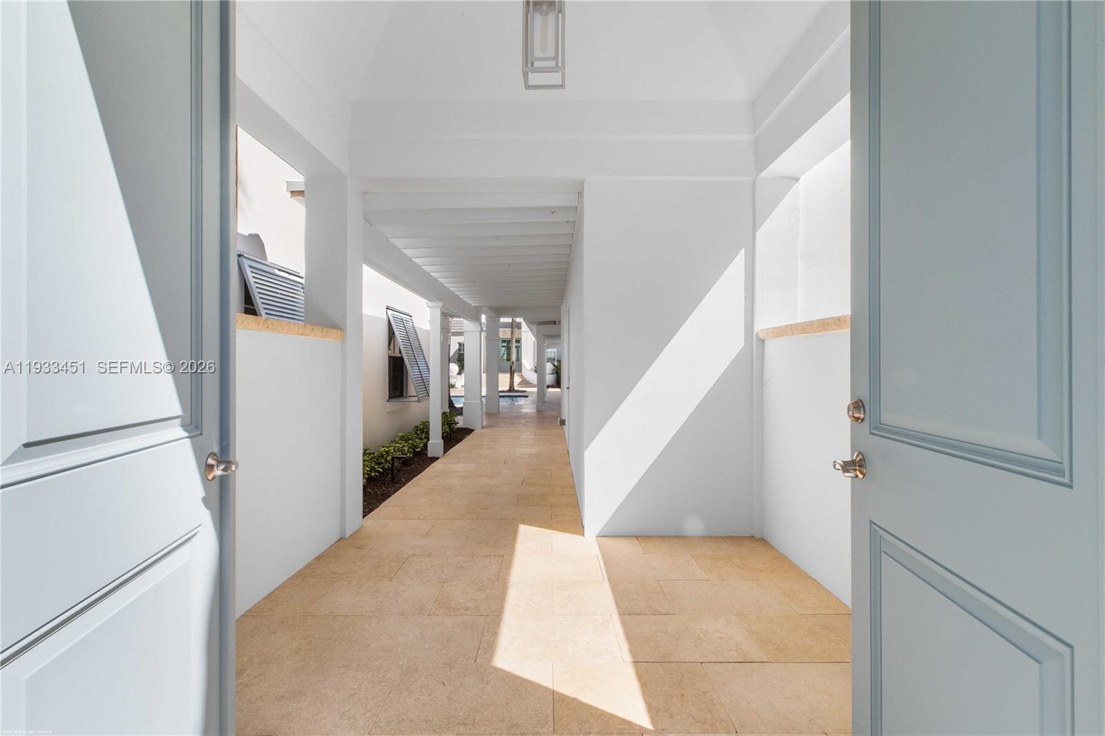 43 North Beach Road Jupiter Island, FL 33455 - Photo 5 of 100