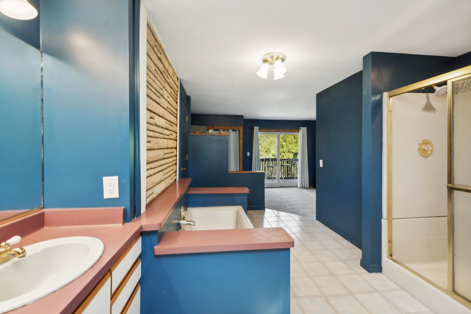 4612 Blue Jay Road Harvard, IL 60033 - Photo 11 of 14 a bathroom with a sink and a bathtub