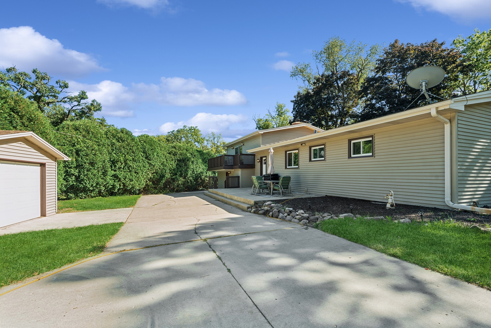 4612 Blue Jay Road Harvard, IL 60033 - Photo 2 of 14 a front view of a house with a garden