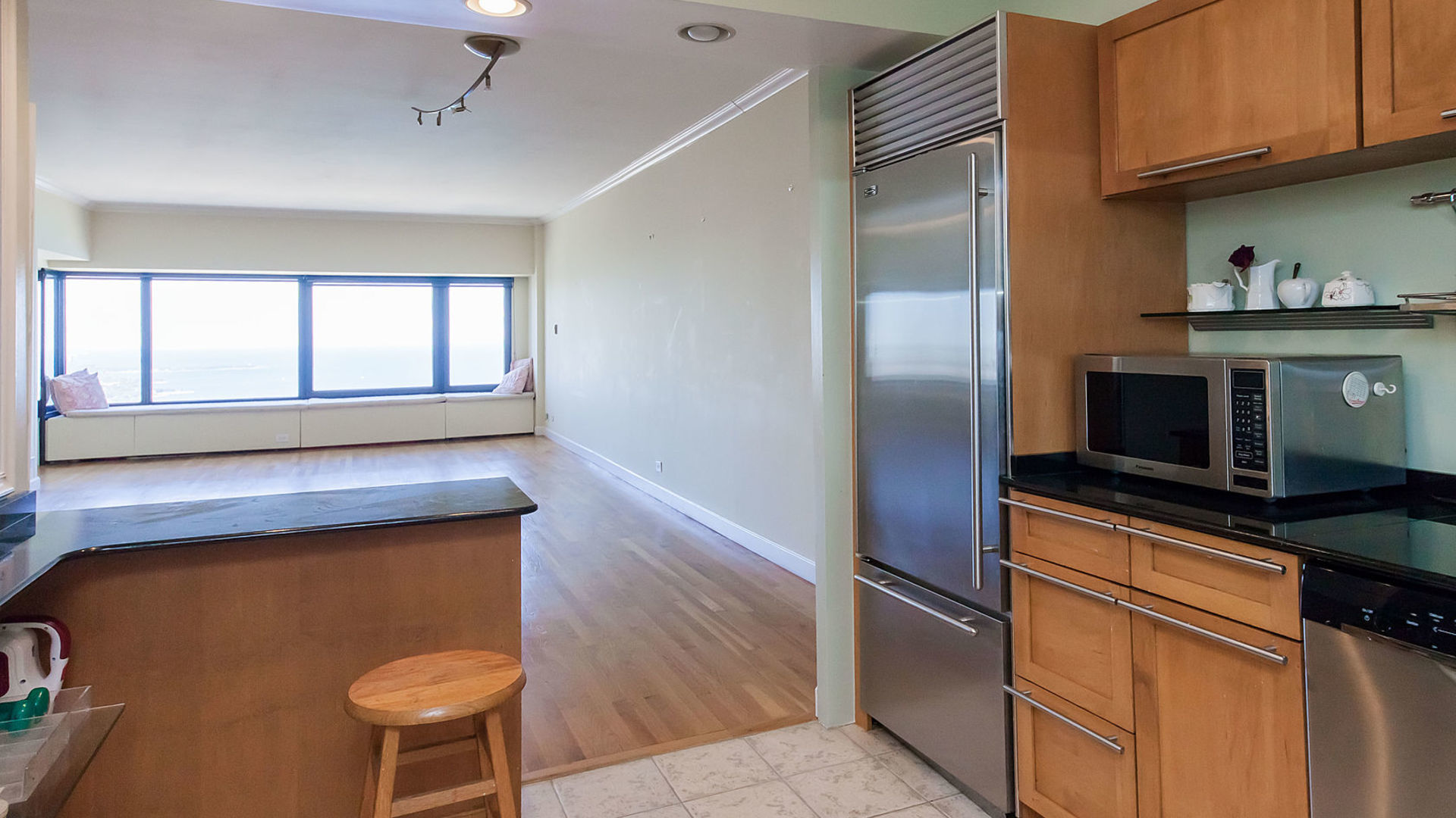 175 East Delaware Place, Unit 4703 Chicago, IL 60611 - Photo 16 of 26