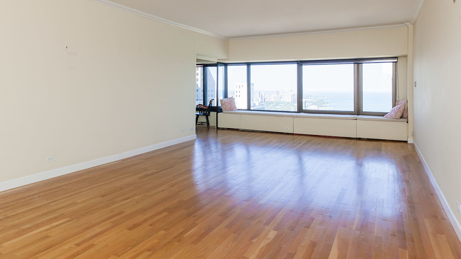 175 East Delaware Place, Unit 4703 Chicago, IL 60611 - Photo 7 of 26