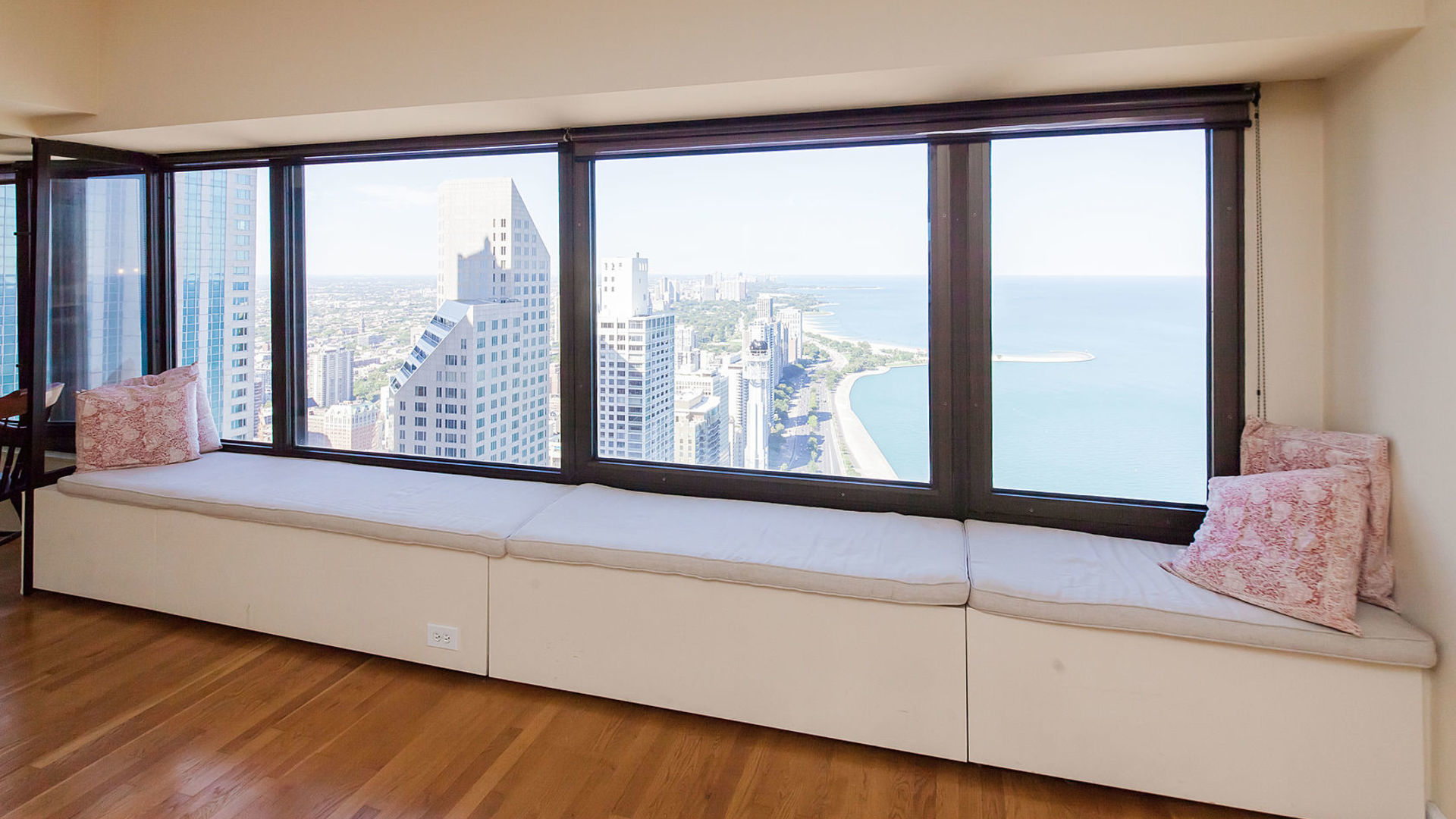 175 East Delaware Place, Unit 4703 Chicago, IL 60611 - Photo 9 of 26