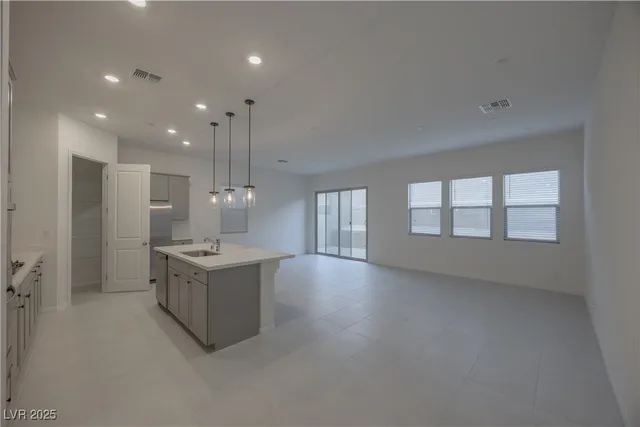 $3,250 | 95 Silver Run Lane, Las Vegas, NV 89138
