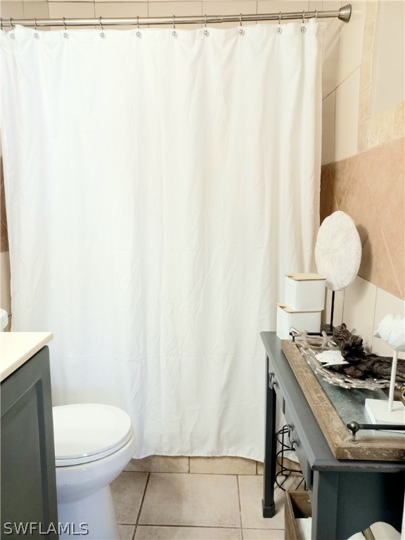 101 Oregon Road North Lehigh Acres, FL 33936 - Photo 29 of 41 a bathroom with a sink toilet and vanity