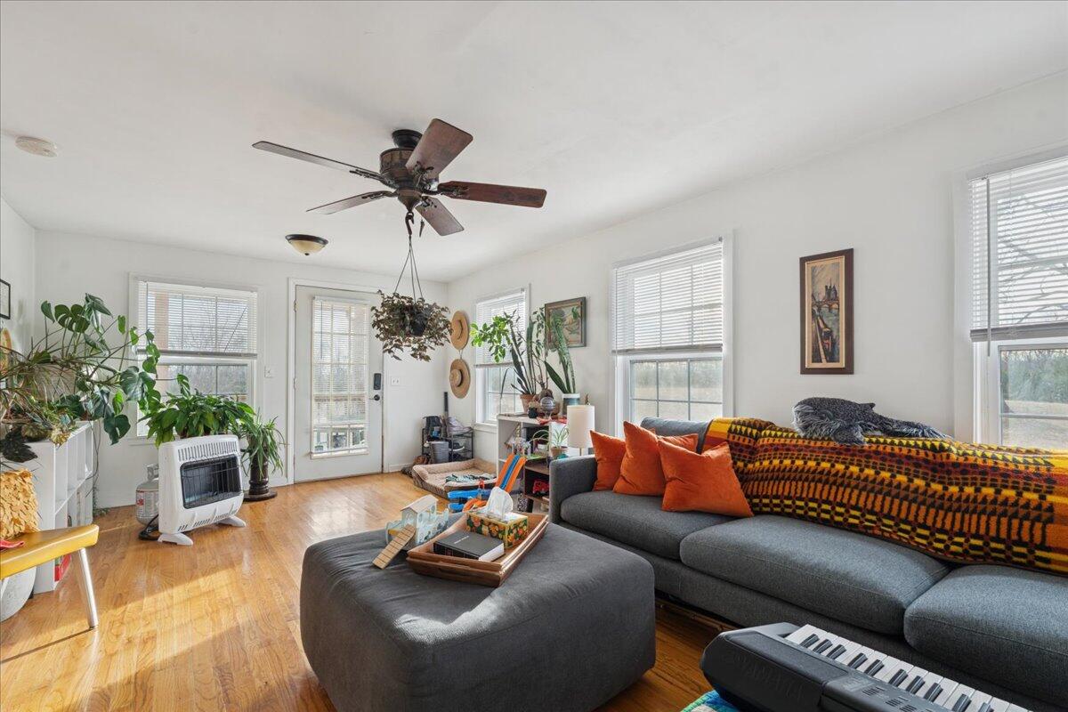 5930 Edwardsville Road Hardy, VA 24101 - Photo 5 of 58 04-5930 Edwardsville Rd-4