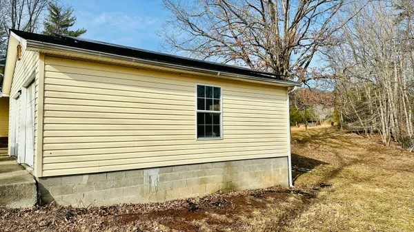 $439,900 | 5930 Edwardsville Road, Hardy, VA 24101