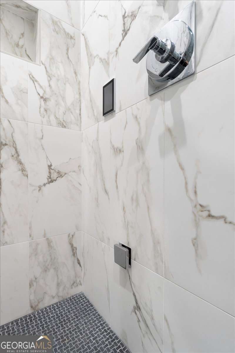 60 Stephens Road Lexington, GA 30648 - Photo 31 of 60 a bathroom with a bathtub