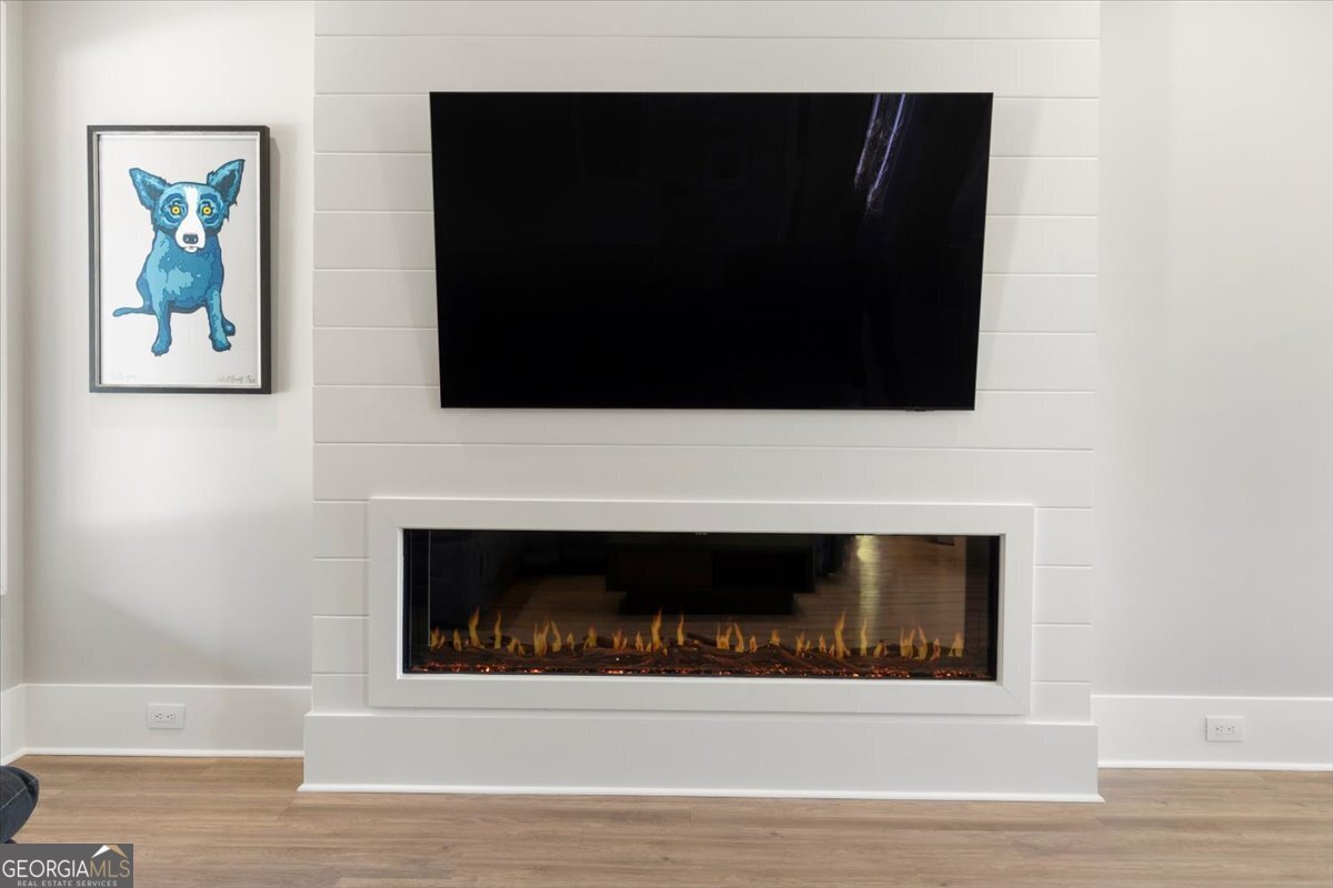 60 Stephens Road Lexington, GA 30648 - Photo 7 of 60 a living room with a fireplace