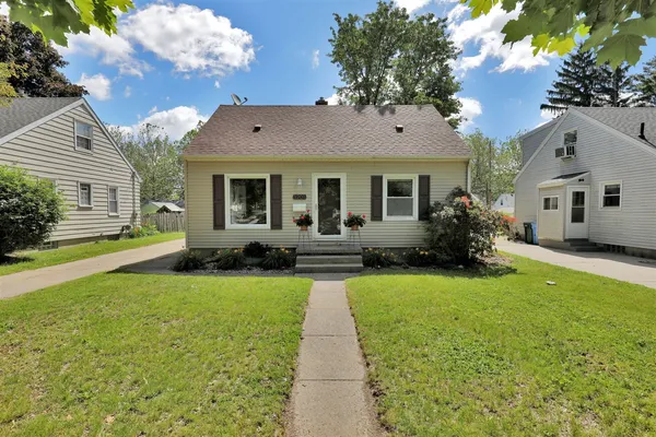 $199,900 | 3201 Sablain Pkwy Drive, Lansing, MI 48910