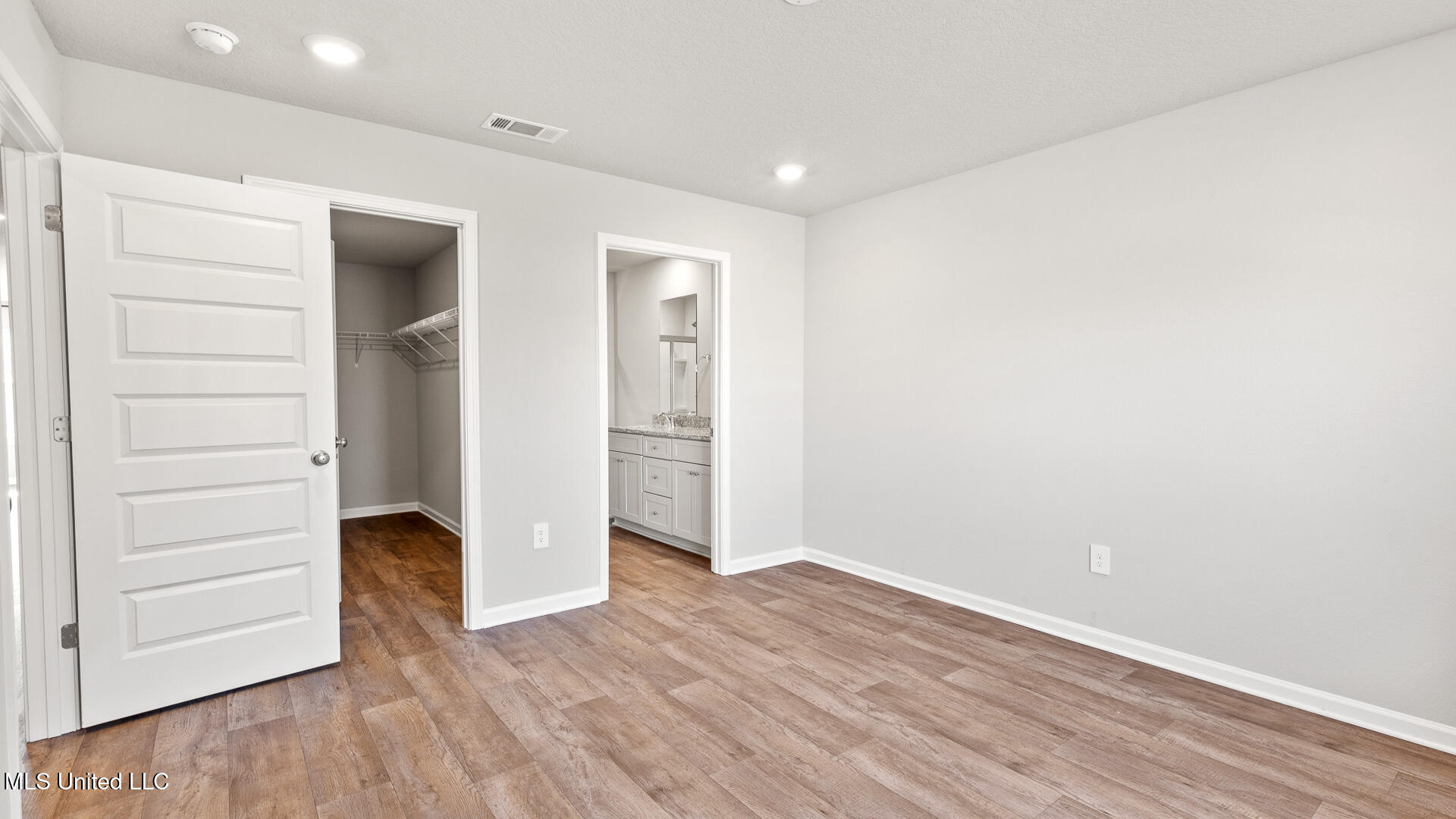 13420 Inman Court Gulfport, MS 39503 - Photo 14 of 27 Primary Suite