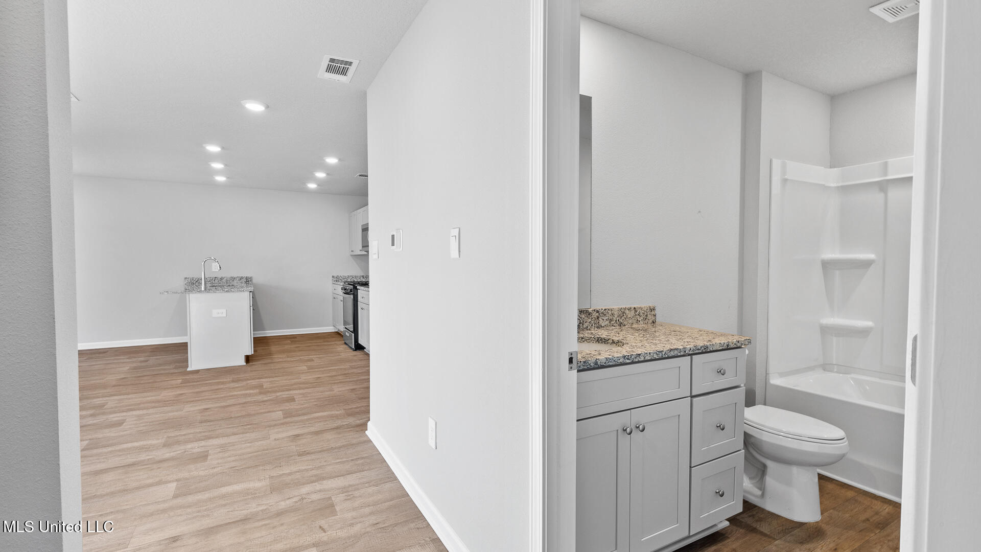 13420 Inman Court Gulfport, MS 39503 - Photo 19 of 27 Hallway