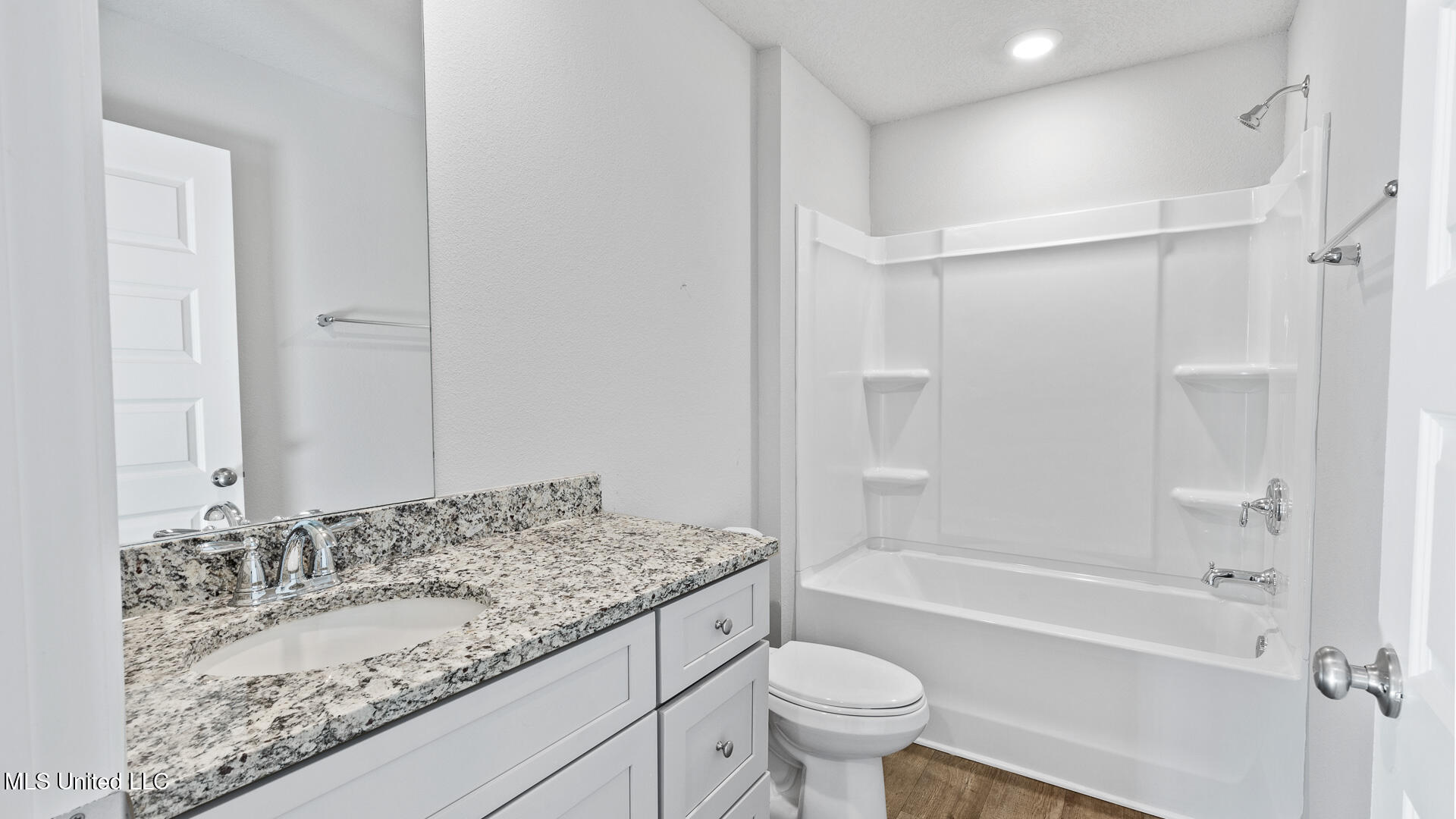 13420 Inman Court Gulfport, MS 39503 - Photo 20 of 27 Guest Bathroom