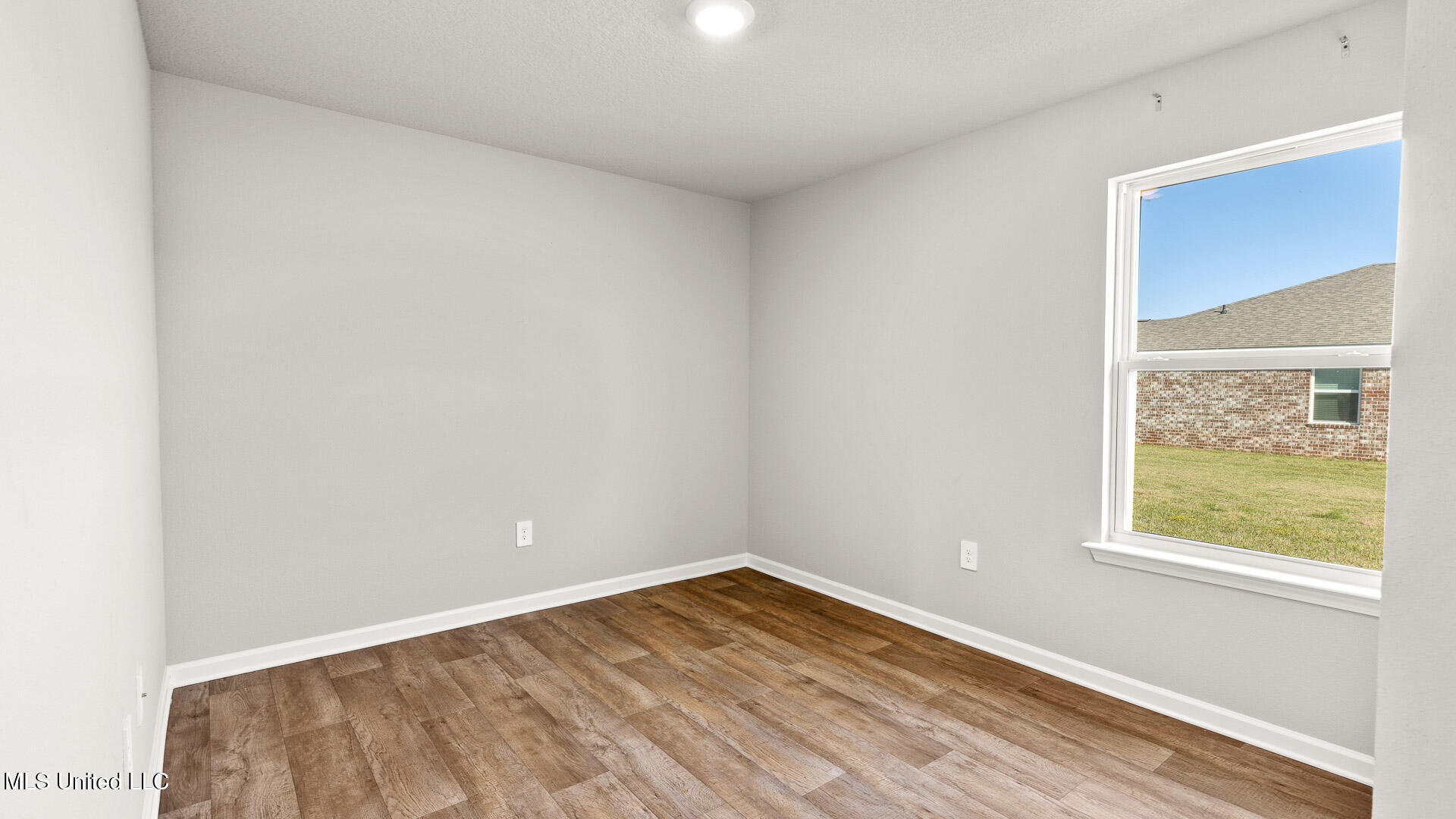 13420 Inman Court Gulfport, MS 39503 - Photo 21 of 27 Guest Bedroom