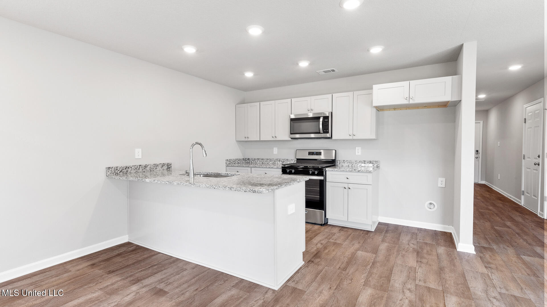 13420 Inman Court Gulfport, MS 39503 - Photo 4 of 27 Kitchen