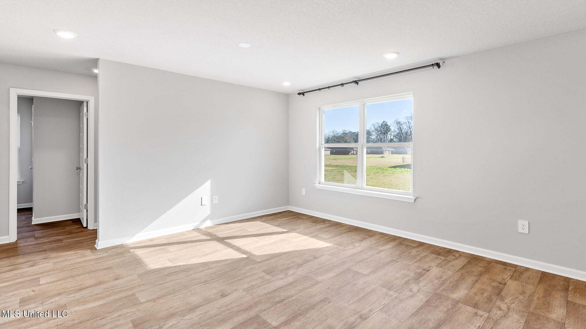 13420 Inman Court Gulfport, MS 39503 - Photo 5 of 27 Living Area
