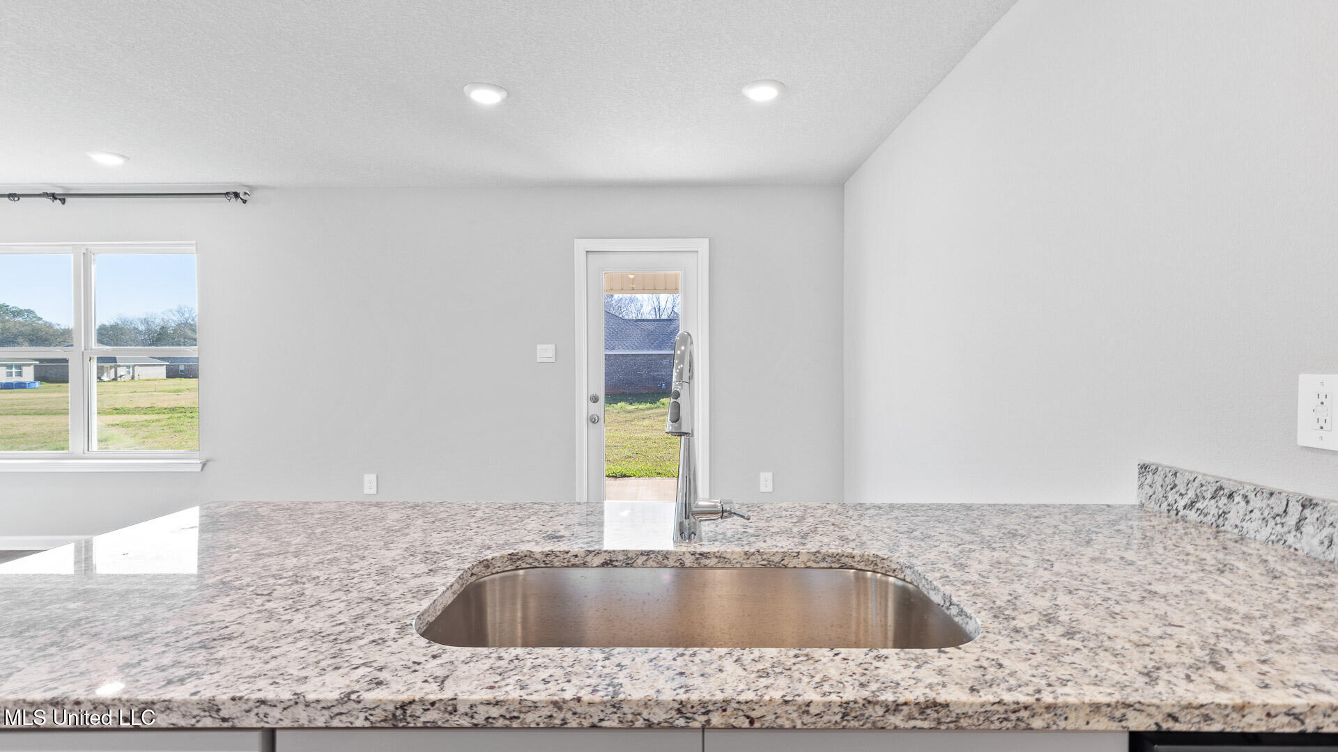 13420 Inman Court Gulfport, MS 39503 - Photo 9 of 27 Kitchen