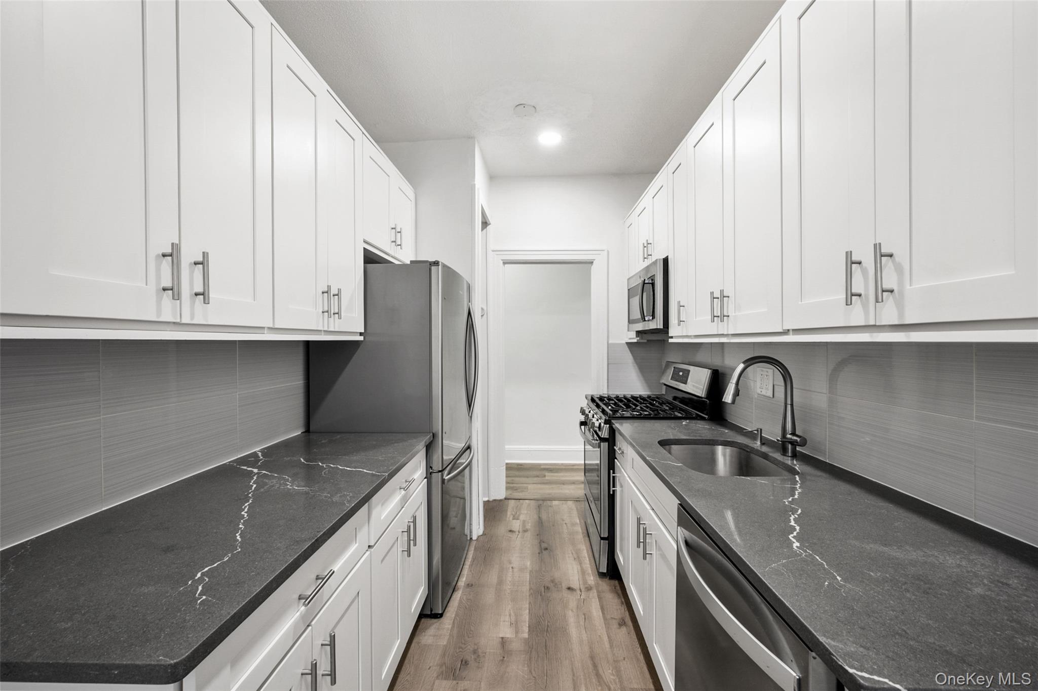 663 Locust Street, Unit 5D Mount Vernon, NY 10552 - Photo 3 of 21