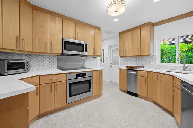 $10,000 | 2809 Northeast 25th Street, Fort Lauderdale, FL 33305