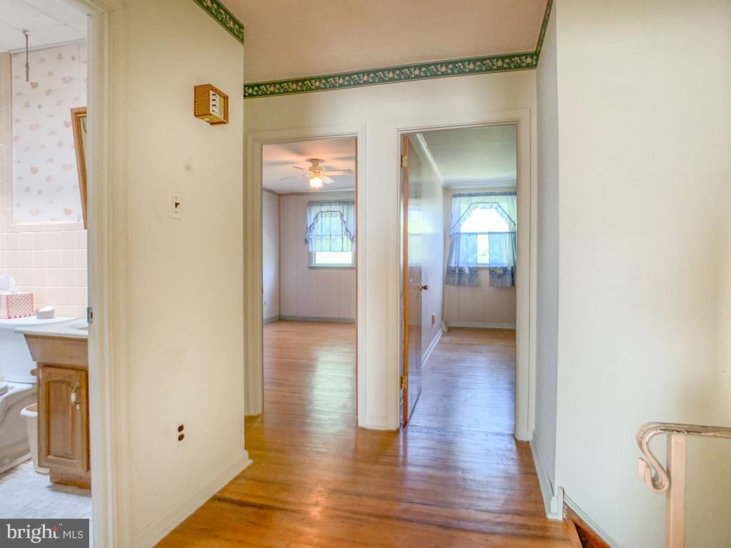 11710 Colman Road Philadelphia, PA 19154 - Photo 13 of 29 Hallway