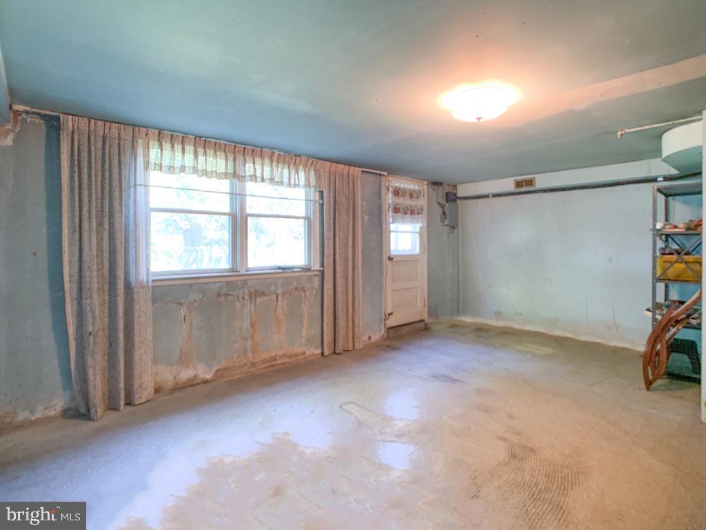 11710 Colman Road Philadelphia, PA 19154 - Photo 23 of 29 Family Room