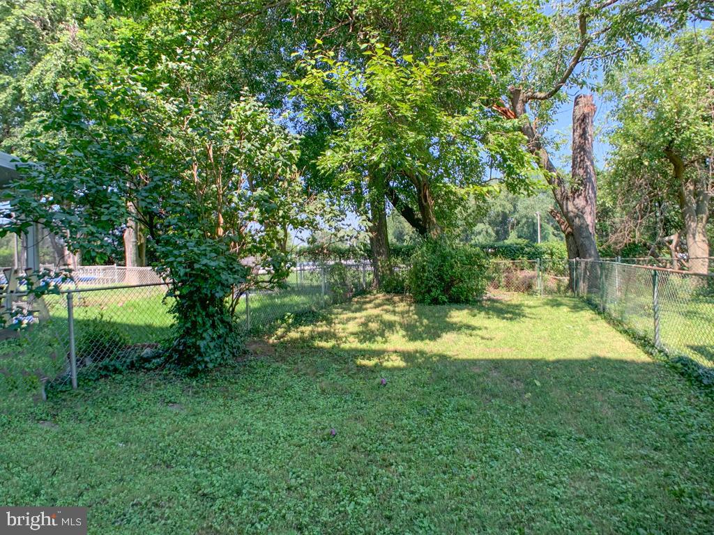 11710 Colman Road Philadelphia, PA 19154 - Photo 29 of 29 Fenced Yard