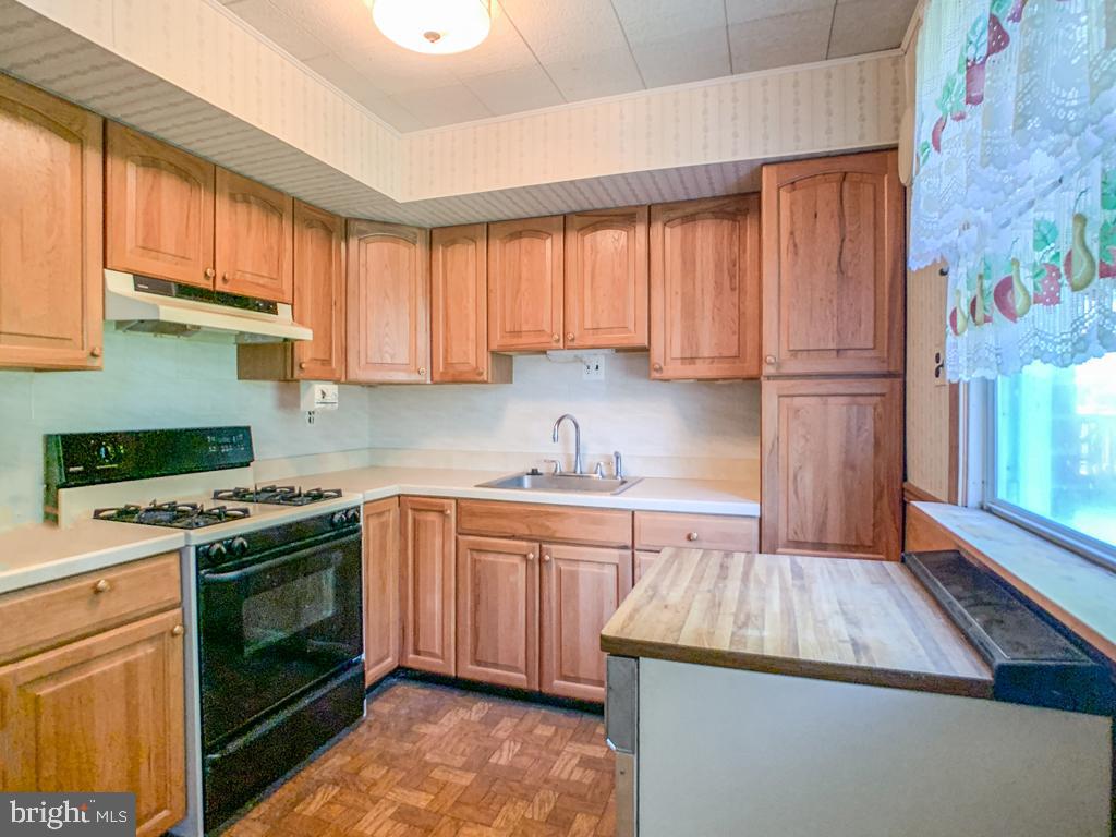 11710 Colman Road Philadelphia, PA 19154 - Photo 7 of 29 Kitchen